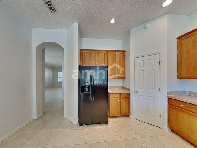 Building Photo - 9140 Prosperity Lake Dr