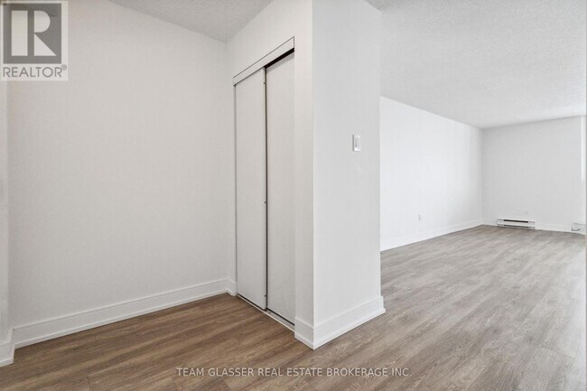 Building Photo - 340 Colborne St