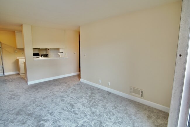 Building Photo - 1305 Webster St