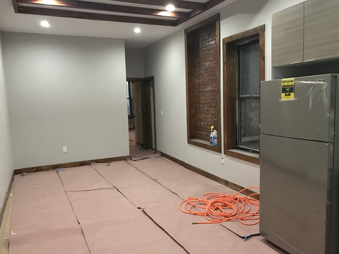 Foto principal - 2500 Bedford Ave