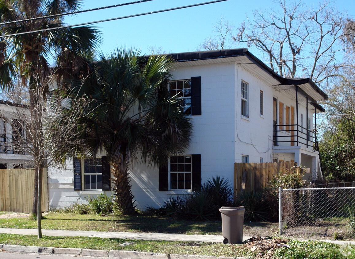 Building Photo - 3502-3508 Stuart St