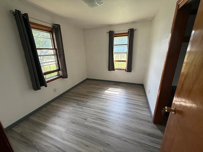 Building Photo - 4054 State Rd