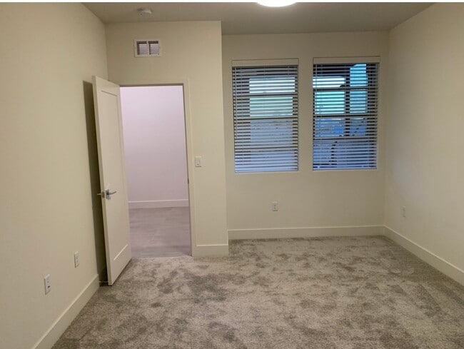 Foto del edificio - Broadway at Boulevard