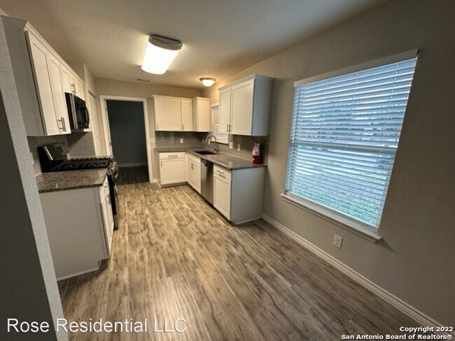 Building Photo - 4 br, 1 bath House - 910 Rexford Dr