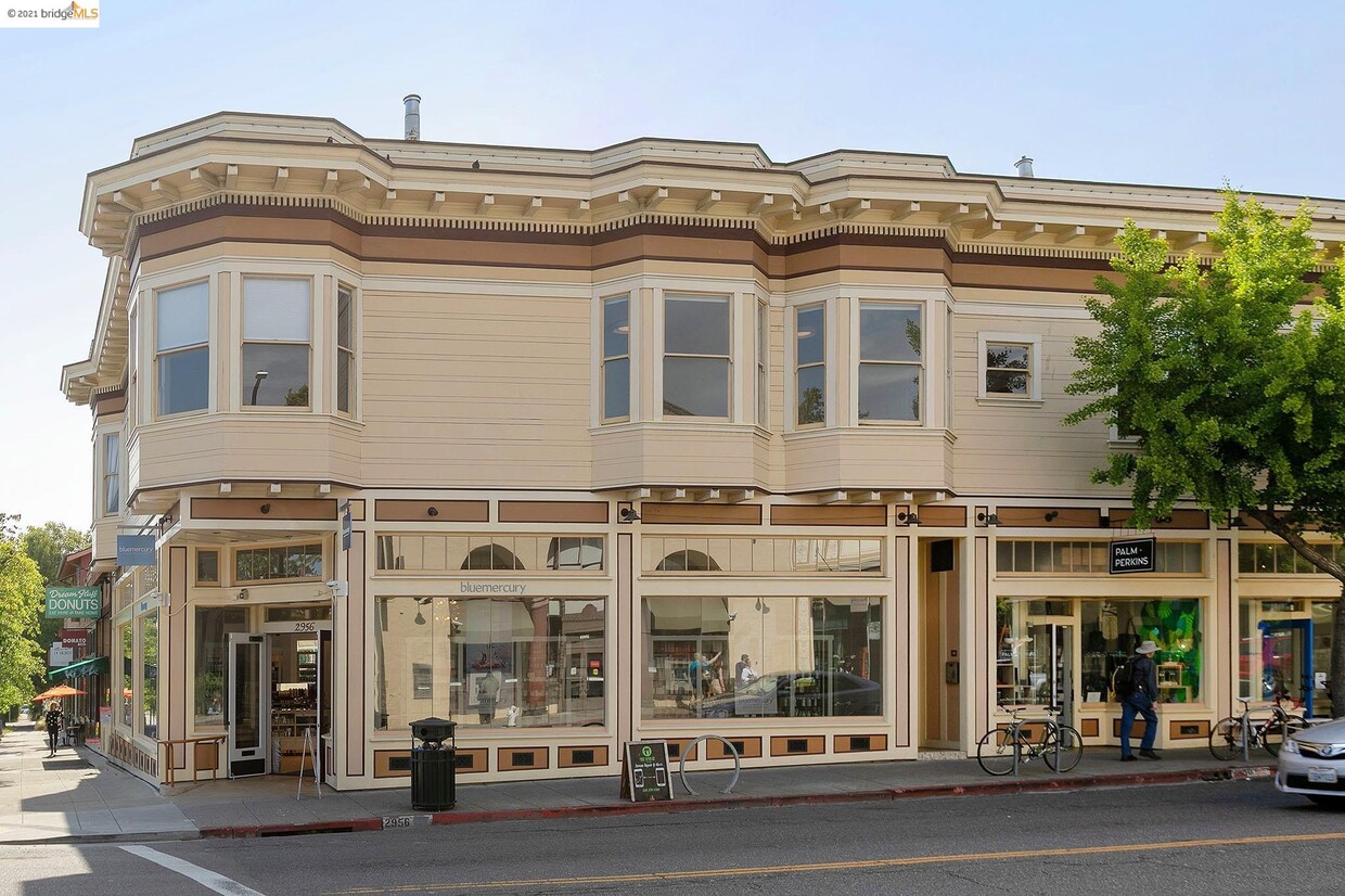 Primary Photo - 2952 College Ave