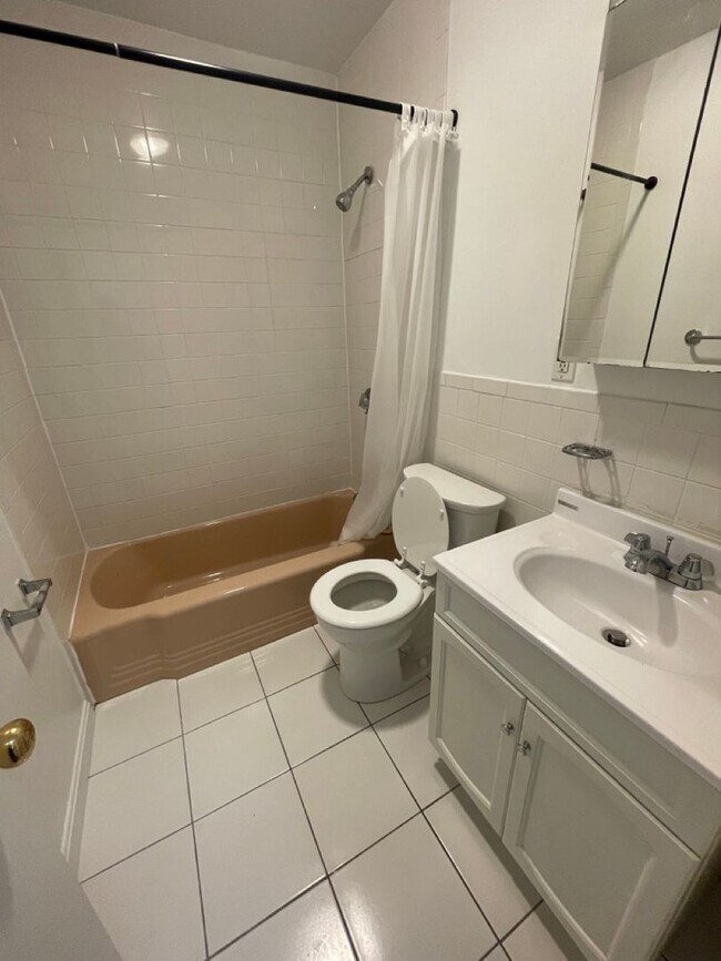 Building Photo - $2480 | Studio Available Now | Heat & Hot Water Included | Convenient Brookline Location