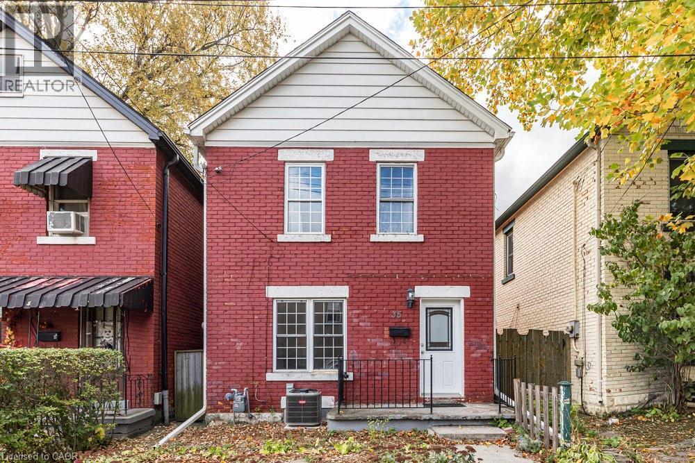 Primary Photo - 35 Ferrie St W