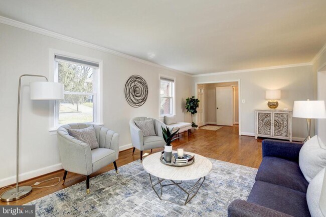 Foto del edificio - 2900 Linden Ln