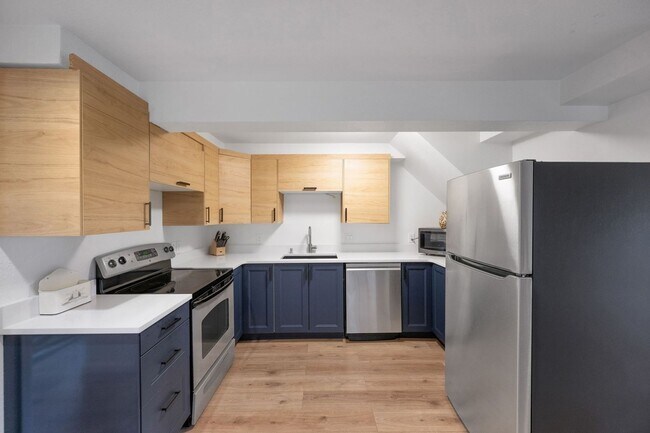 Building Photo - Awesome location! Newly Renovated 2BR Walk...