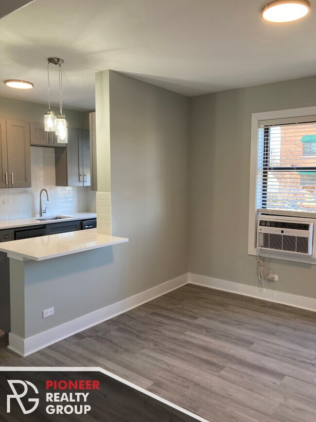 372 Hazel Ave Unit B1, Glencoe, IL 60022 Apartments in Glencoe, IL