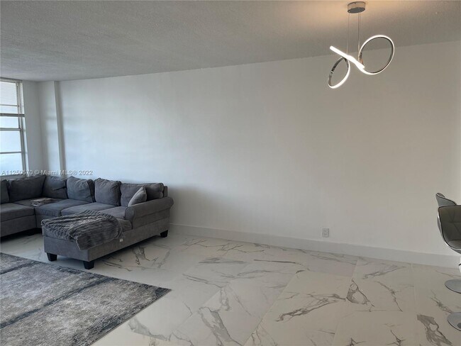 Foto del edificio - 3725 S Ocean Dr