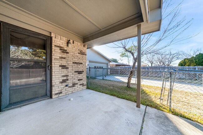 Private Entrance - 1913 E Park Blvd