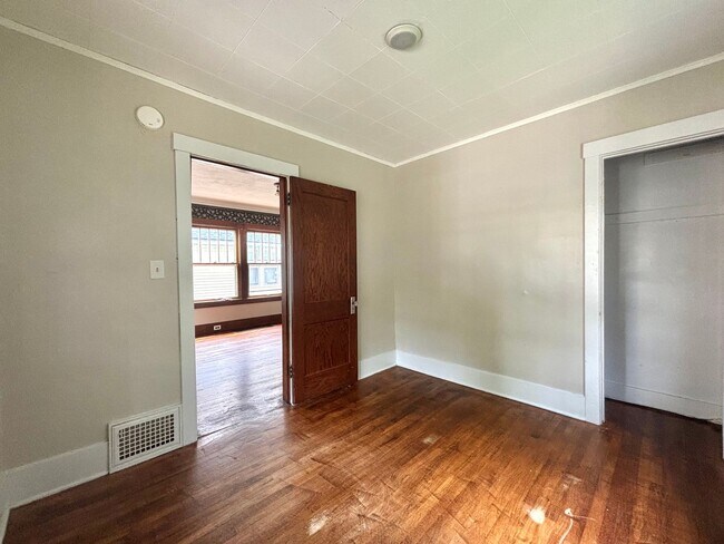 Foto del edificio - 819 Hoffman Ct