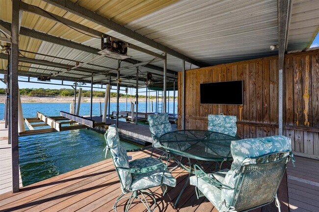 Building Photo - 3008 Point Cove