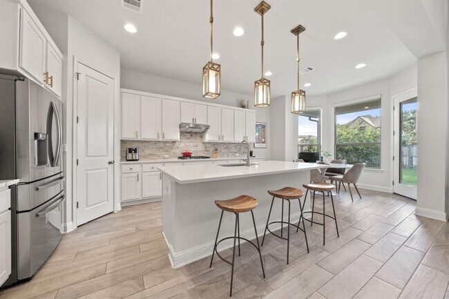 Foto del edificio - 4025 Logan Ridge Dr