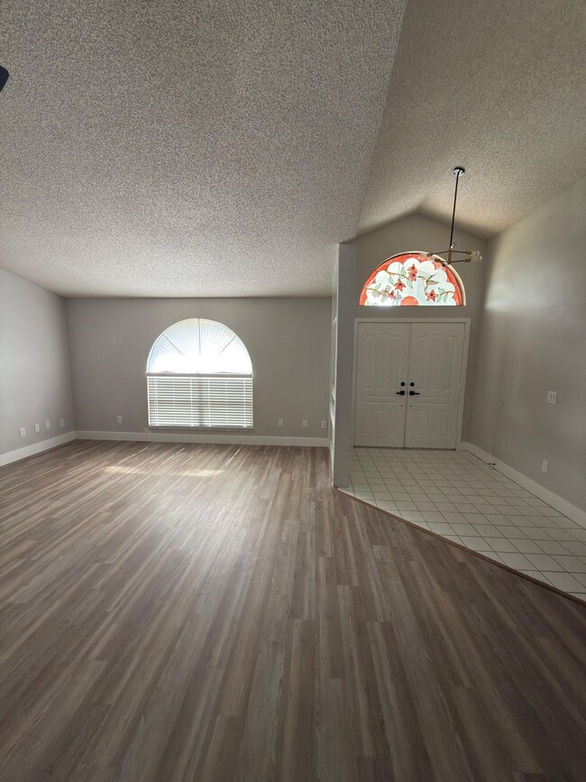 Building Photo - 9132 Remington Dr
