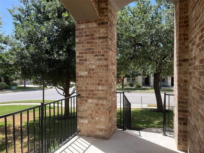 Foto del edificio - 2644 Hilltop Divide Ln