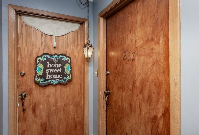 Foto del edificio - CHARMING! 2 Bedroom, 1 Bathroom Duplex in Des Moines!!