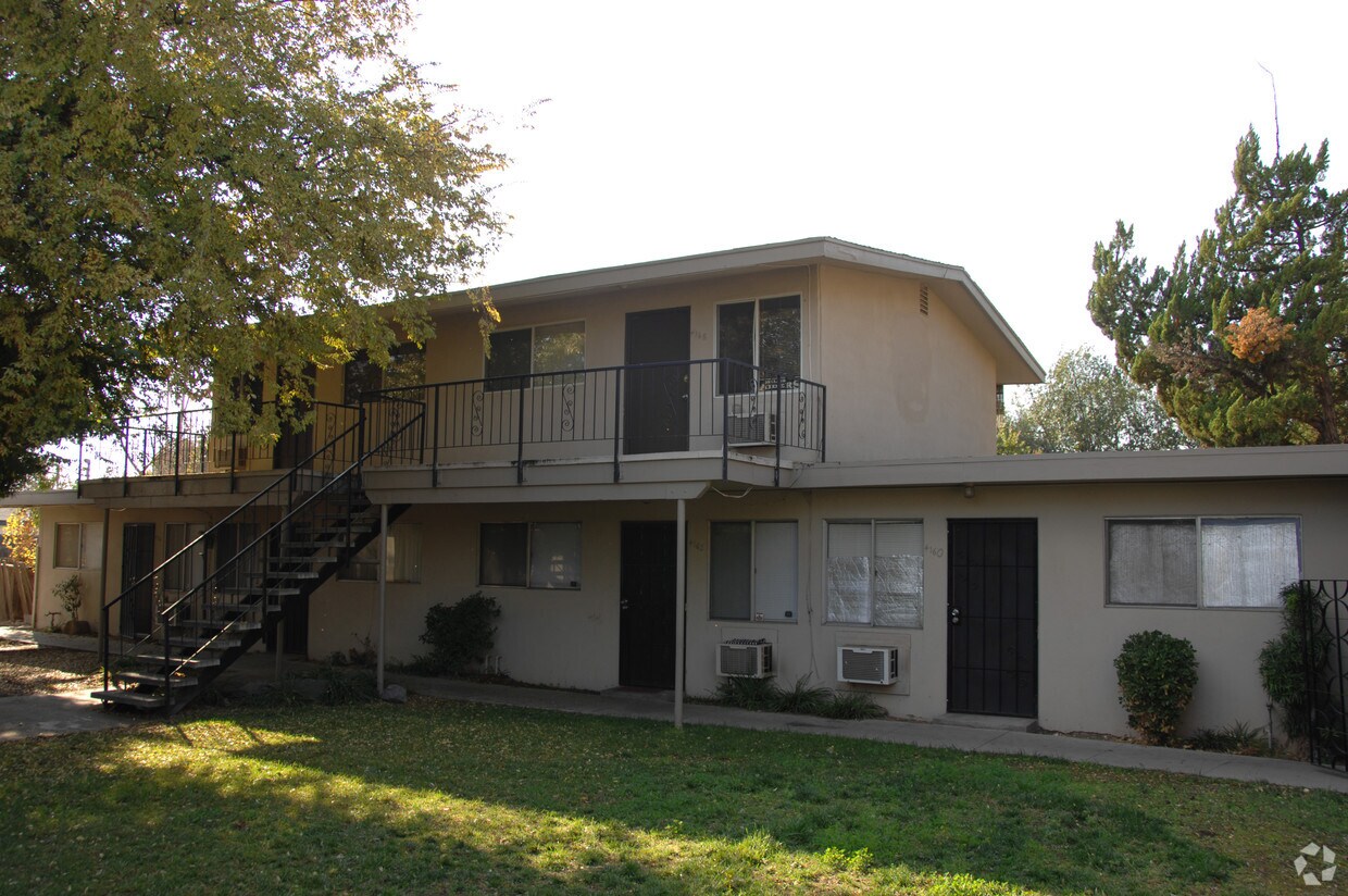 41604182 E Ashlan Ave, Fresno, CA 93726 Apartments Fresno, CA
