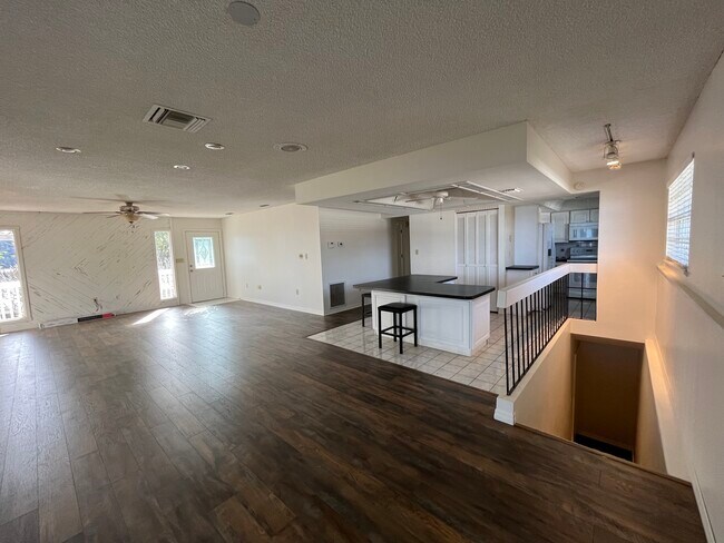 Foto del edificio - 141 Lake Shore Dr N