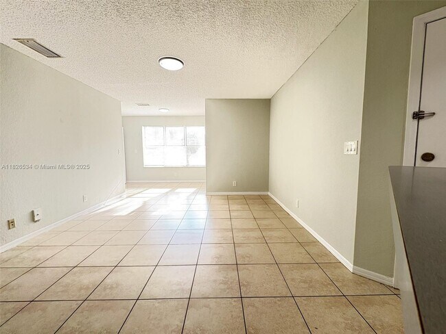 Foto del edificio - 3480 Pinewalk Dr N
