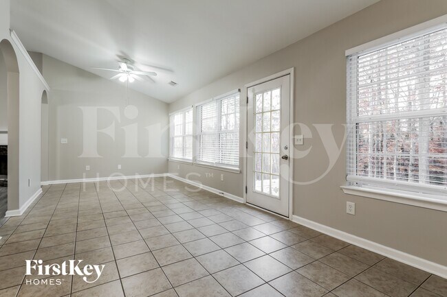 Foto del edificio - 6732 Carriage Walk Ln