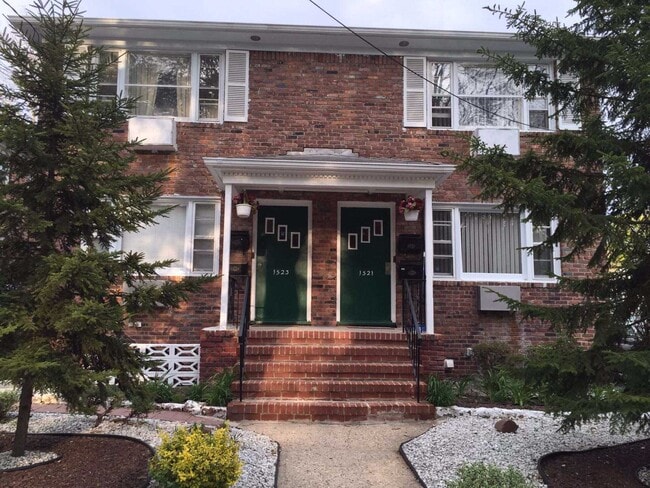 Building Photo - 1523 Jefferson Ave