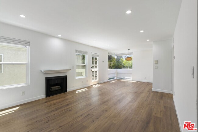 Foto del edificio - 4238 Whitsett Ave