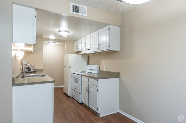 2BR, 1.5BA - 950SF - Kitchen - The Park at Whispering Pines