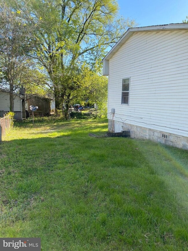 Building Photo - 1903 Wills Rd