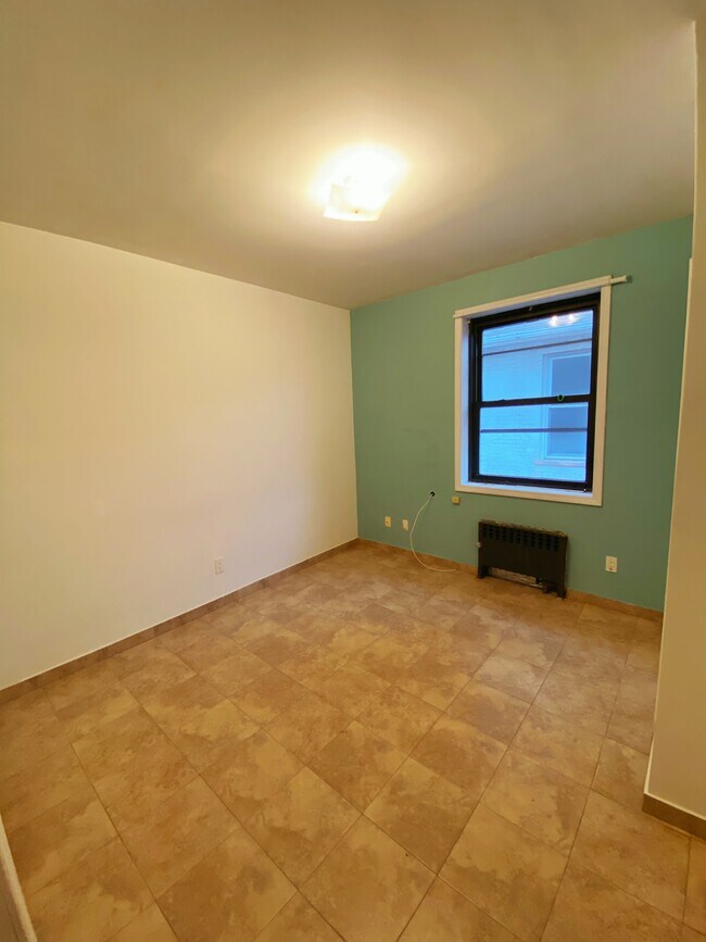 Foto del edificio - 1441 W 9th St