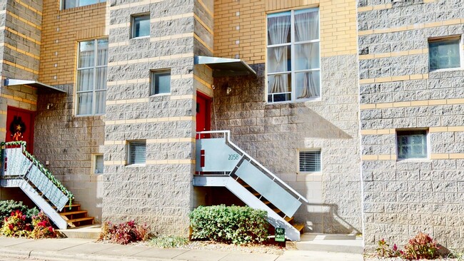 Building Photo - 2058 Atherton Heights Ln