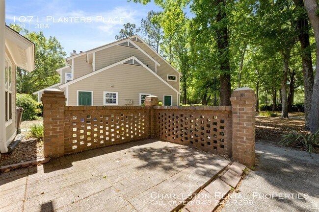 Building Photo - 1071 Planters Pl