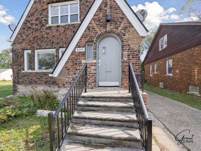 Building Photo - 4190/4192 Bedford - FDR