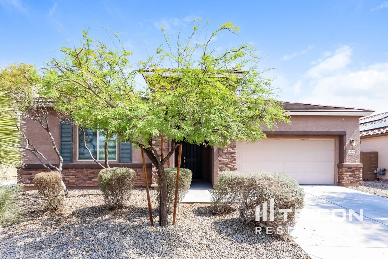 Foto principal - 15744 W Pierce St