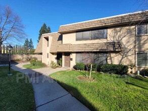 Building Photo - 3127 Vía Grande