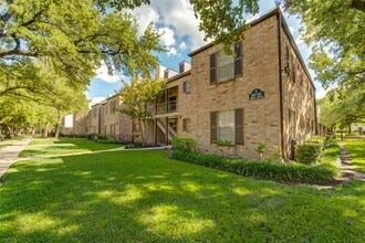 Building Photo - 12973 Trail Hollow Dr