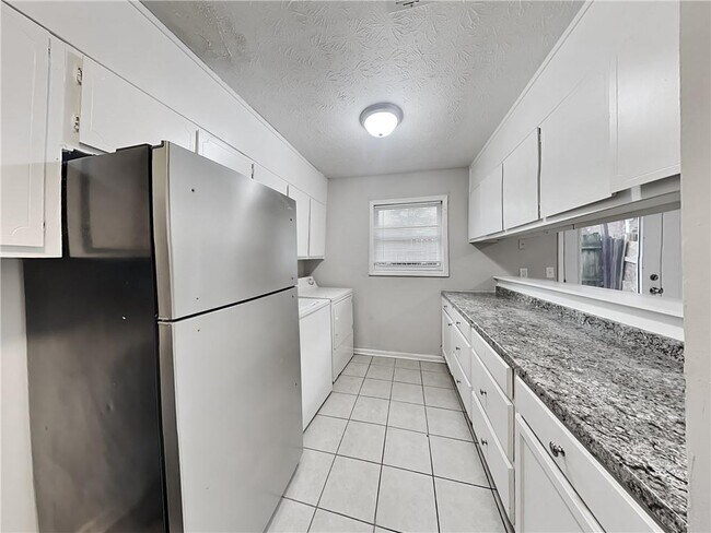 Foto del edificio - 1829 Whitehall Forest Ct SE