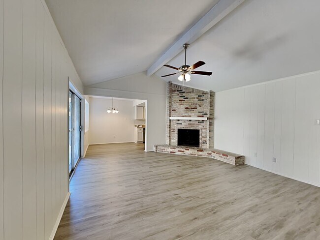 Foto del edificio - 4034 Broken Elm Dr