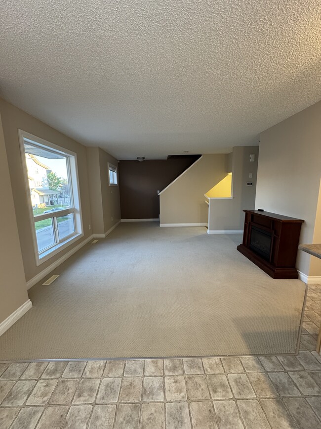 Building Photo - 12050 17 Av SW