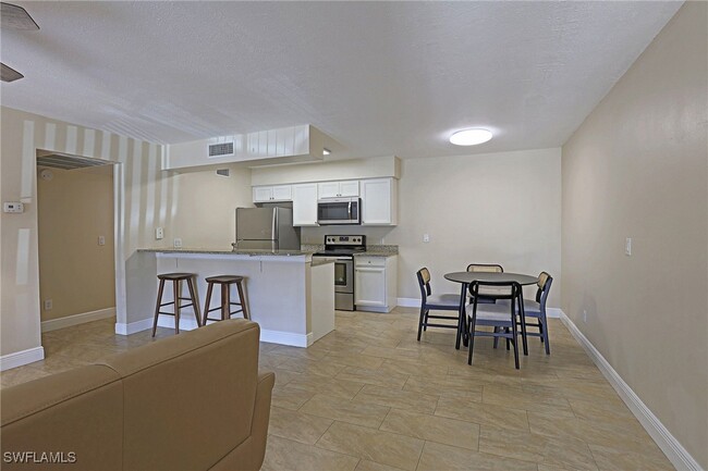 Building Photo - 5327 Summerlin Rd