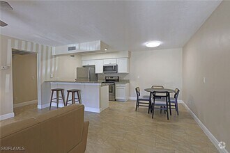 Building Photo - 5327 Summerlin Rd