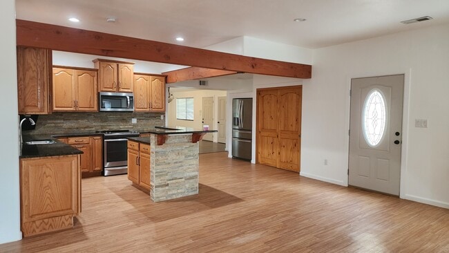Building Photo - 360 Alda Rd SE