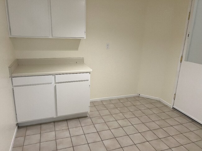 Foto del edificio - 24430 Robinwood Dr