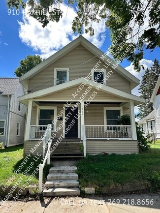 Building Photo - 910 Oakhill St SE