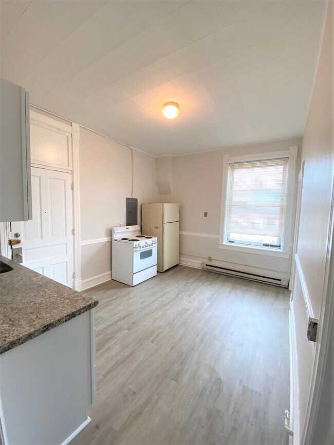 115 S Main St Unit 2, Sandwich, IL 60548 Room for Rent in Sandwich