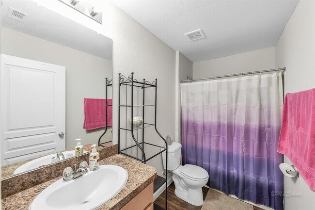 Foto del edificio - 1617 Perennial Ln