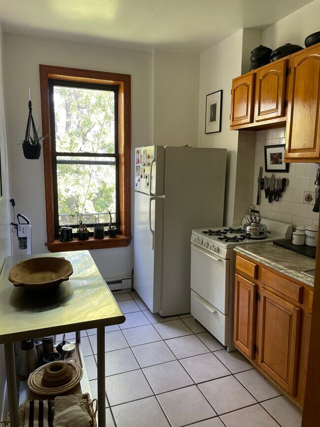 Kitchen - 335 61st St