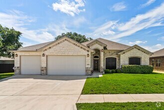 Building Photo - 8202 Wellcrest Dr