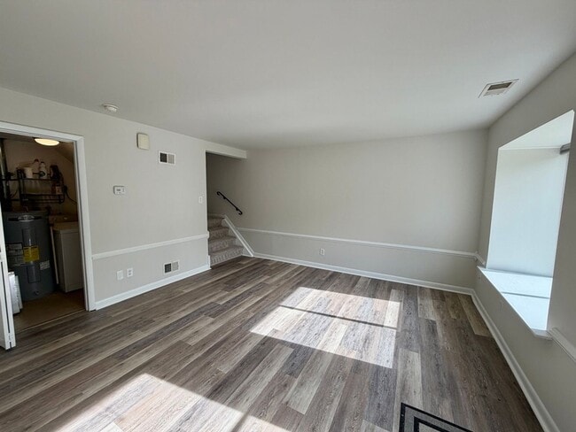 Building Photo - 916 Cobble Creek Curv
